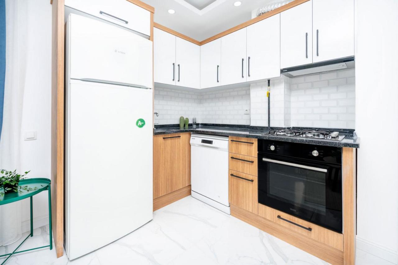 Modern Flat Near Beach In Muratpasa Apartament
